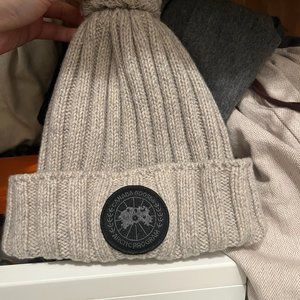 CANADA GOOSE Cashmere and wool pompom beanie ｜  limited edition color
